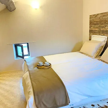 Сasa de vacaciones Cosy Avec Spa, Grand Jardin, Proche De La Riviere Sioule - Ideal Pour Famille Et Relaxation - Fr-1-489-342 *