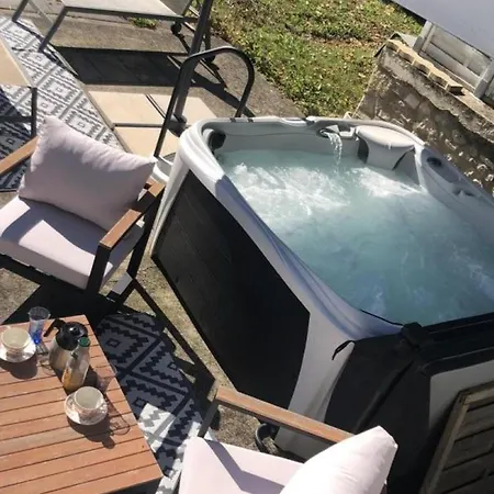Cosy Avec Spa, Grand Jardin, Proche De La Riviere Sioule - Ideal Pour Famille Et Relaxation - Fr-1-489-342 Saint-Bonnet-de-Rochefort
